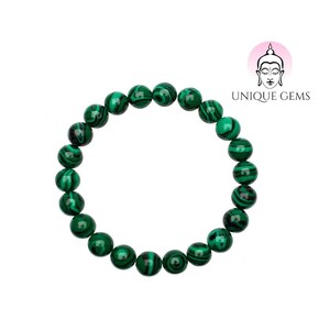 Peut inclure: Un bracelet en malachite verte avec des perles rondes. Le bracelet est fait de pierres naturelles et présente un motif unique.