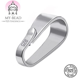 Può includere: Chiusura in metallo argentato con un anello e un gancio. La chiusura è contrassegnata con "925", a indicare che è in argento sterling.