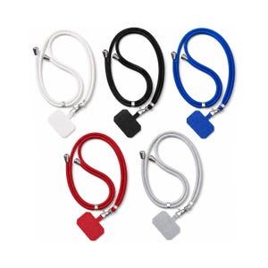 Peut inclure: Cinq cordons pour téléphone en blanc, noir, bleu, rouge et gris. Chaque cordon se compose d'une longue corde ronde avec des embouts métalliques, un fermoir en métal argenté et une languette rectangulaire assortie à la couleur du cordon.