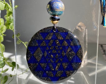 Je commence l'amulette de protection en orgonite Sri Yantra | Bouclier EMF d'élimination des champs biomagnétiques à géométrie sacrée avec shungite