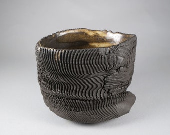 Chawan "Lava" , Tea Bowl for japanese tea ceremony, handbuilt, by Paul Fryman.