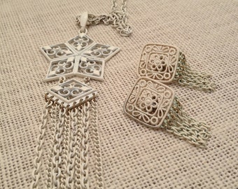 White Trifari FRINGE Star Enamel Necklace And Square Fringe Earrings Bohemian Style