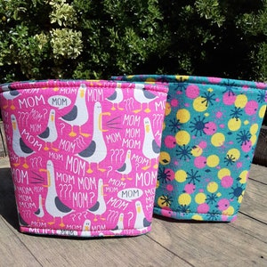 Mom Gull, Mom Mom Mom Iced Coffee Cozy, Insulated Sleeve, Reversible, Coffee Lover Gift. Mother's Day Gift. afbeelding 4