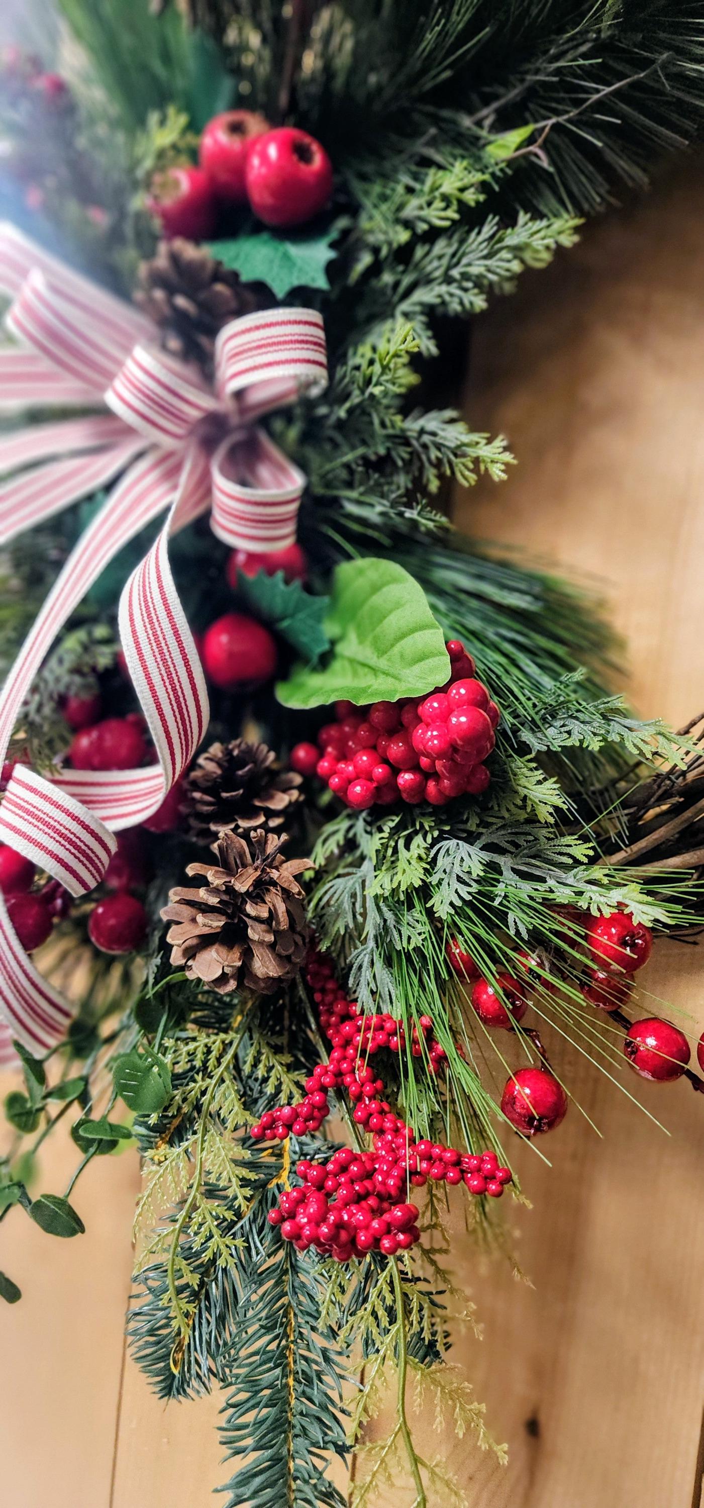 Small Red Berry Winter Wreath With Bow - Etsy