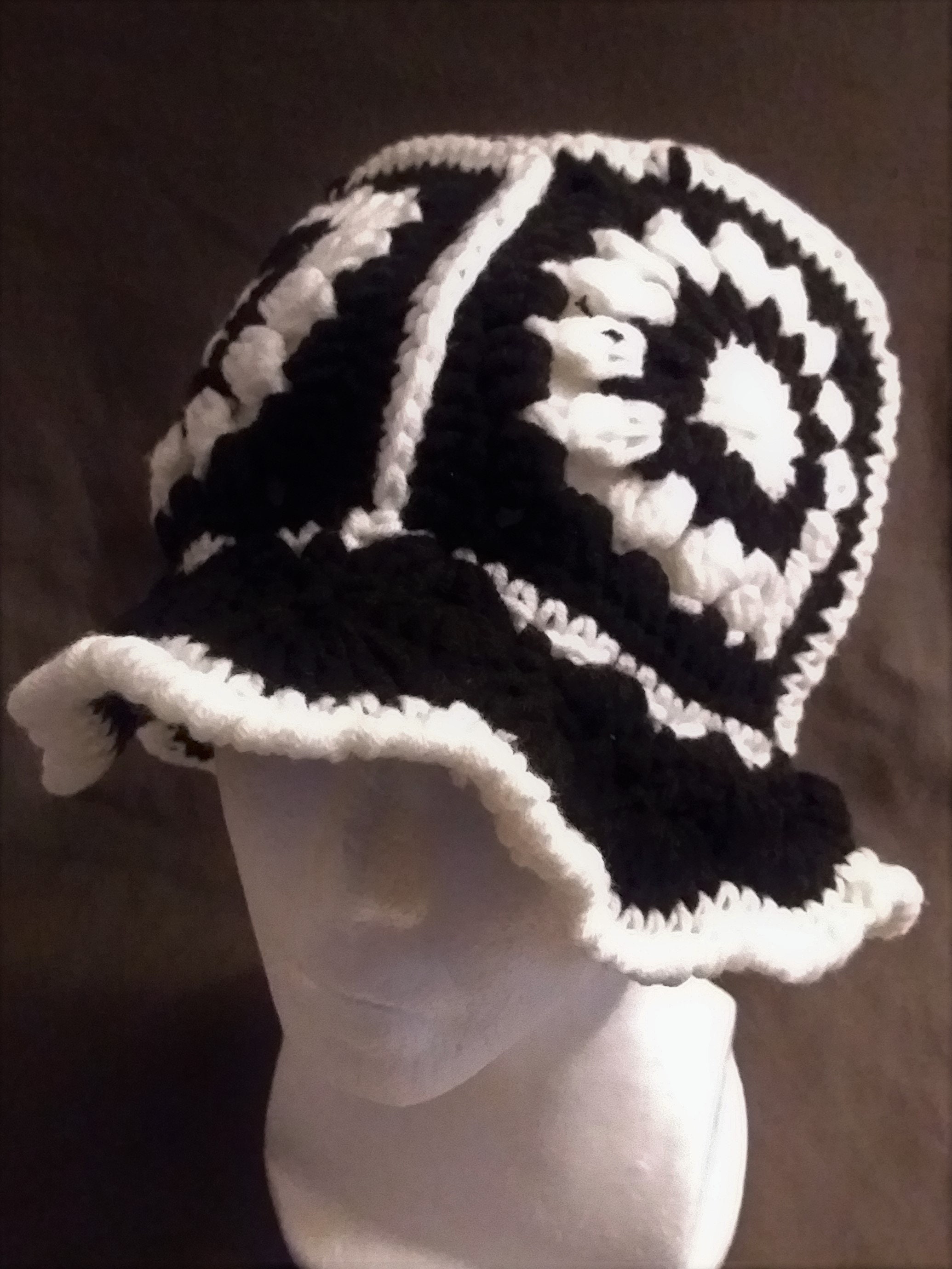 Granny Square Crochet Black \u0026 White 