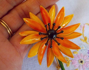 Vintage Original by Robert 3/4 inch Yellow Black Flower Pin Brooch with Stamens