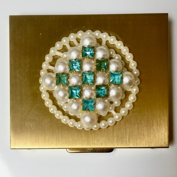 Vintage compact with faux pearls