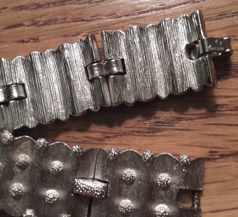 Vintage Signed Crown Trifari Brushed Silver Tone Dotted Burst Bracelet /& Clip-On Earrings Set
