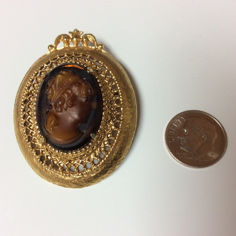 Vintage Signed Florenza Chocolate Brown Cameo Brooch Gold Tone Frame