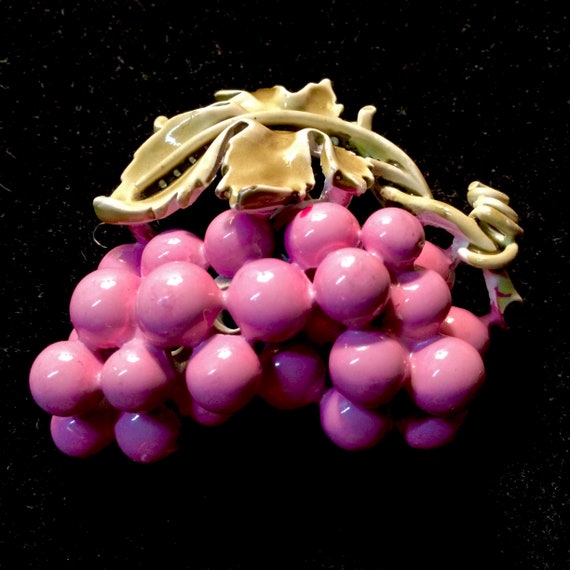 Coro Brooch Signed Figural Bunch Grapes Vine Vint… - image 3