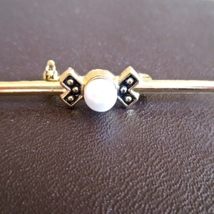 Elegant Simple Vintage Bar Pin Single Pearl Goldtone 2 inch