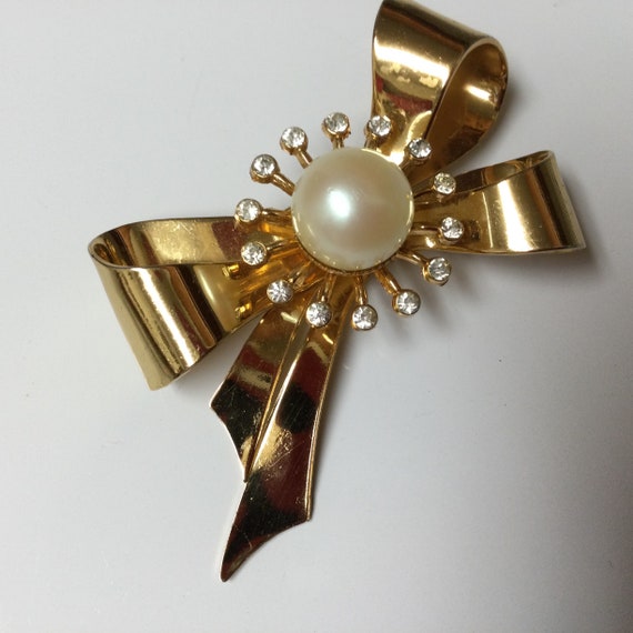 Vintage Signed Coro Brooch Pin Faux Pearl Rhinest… - image 2