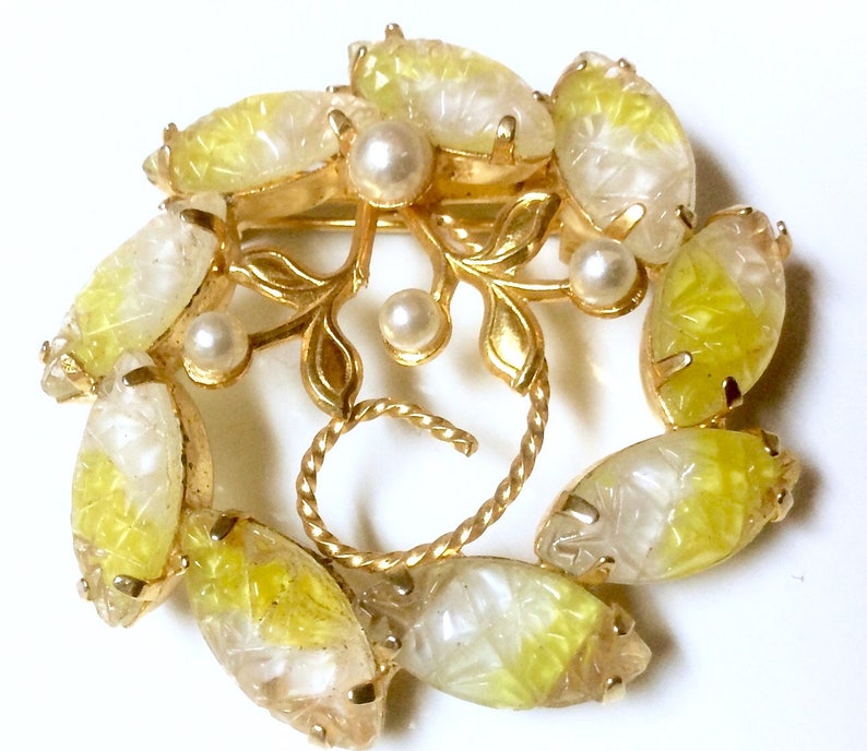 Vintage Marboux Molded Thermoset Lucite Prong Set Cabochons Yellow to White Brooch Pin Faux Pearls image 3
