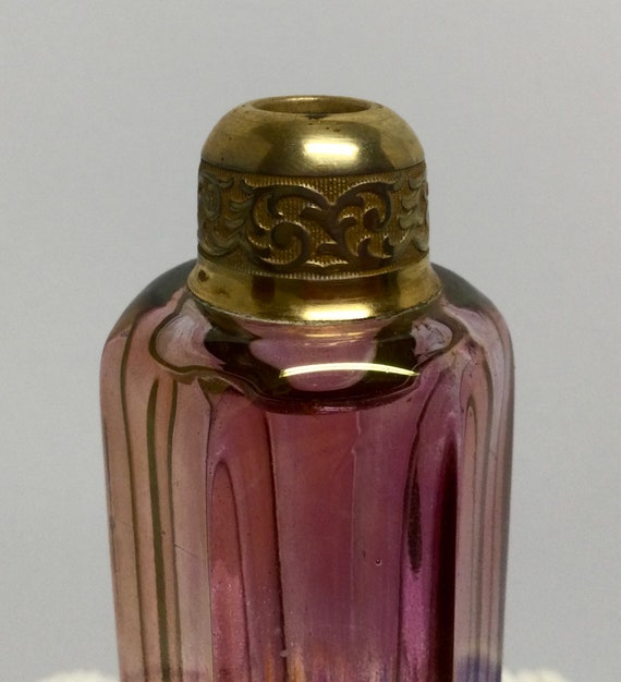 DeVilbiss Perfume Bottle Cranberry Bird Stopper A… - image 4