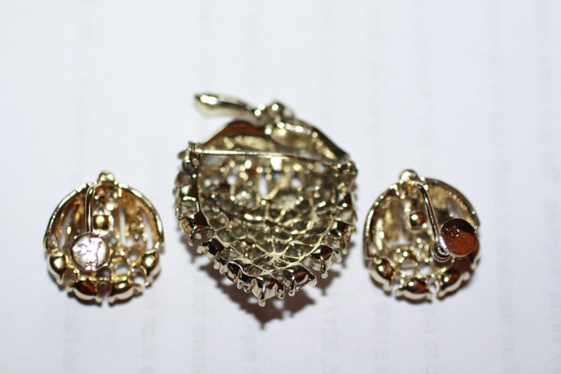 Vintage Signed Lisner Red Aurora Borealis Stones Brooch and Screw On Earrings Set