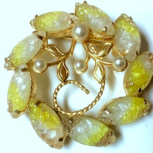 Vintage Marboux Molded Thermoset Lucite Prong Set Cabochons Yellow to White Brooch Pin Faux Pearls image 4