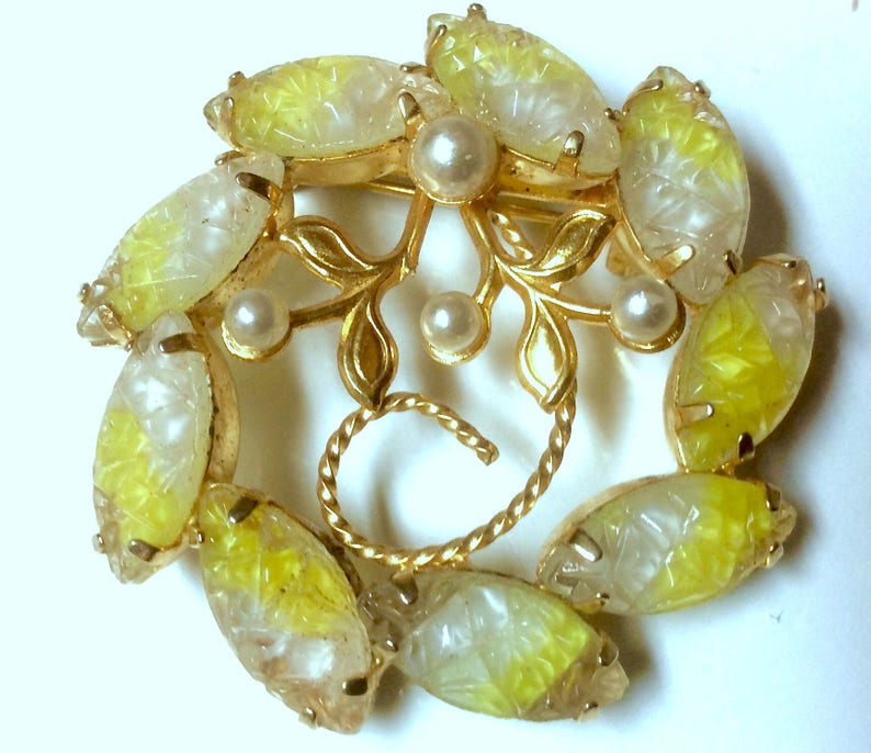 Vintage Marboux Molded Thermoset Lucite Prong Set Cabochons Yellow to White Brooch Pin Faux Pearls image 4