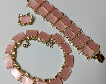 Vintage Pink Lucite Necklace Bracelet Brooch Jewelry Set Gold Tone Metal Retro