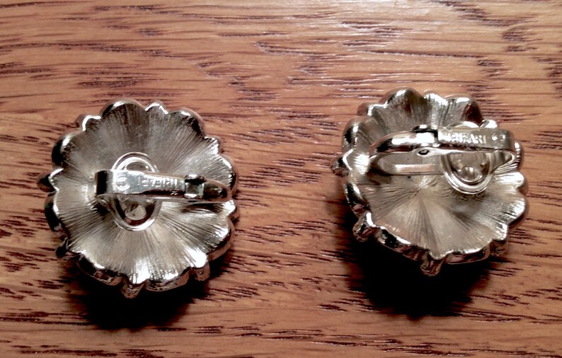 Vintage Signed Crown Trifari Brushed Silver Tone Dotted Burst Bracelet /& Clip-On Earrings Set