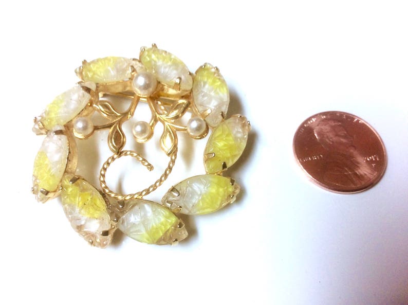 Vintage Marboux Molded Thermoset Lucite Prong Set Cabochons Yellow to White Brooch Pin Faux Pearls image 2