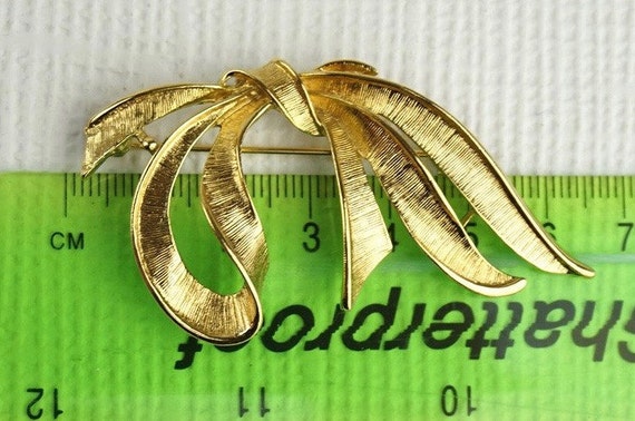Super Nice Gold Plated Droopy Looped Bow Large Bro