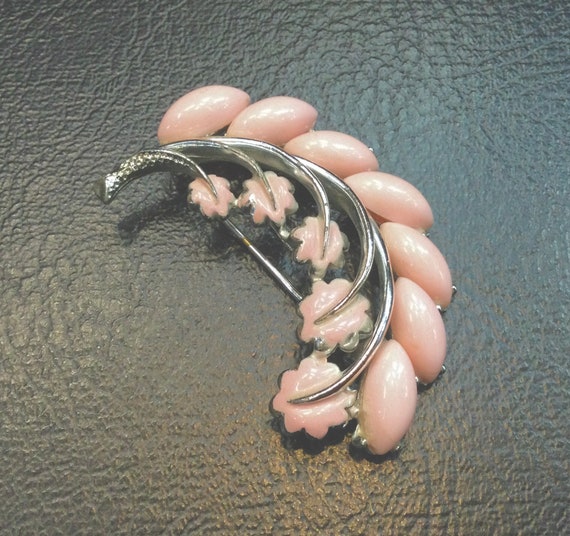 Vintage Pink Thermoset and Enamel Flower Brooch - image 2