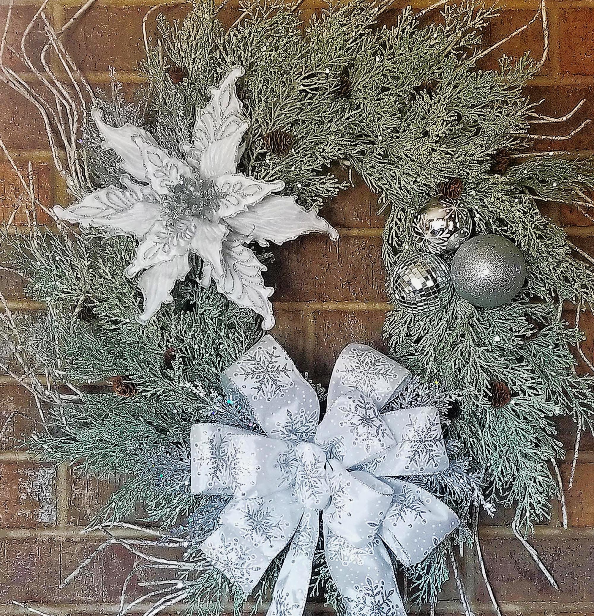 Platinum Twig Wreath: Decorative Glittered Winter Wreath - Platt