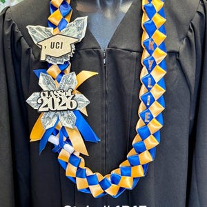 Collar de graduación de la clase de 2026 / nombre personalizado / colores de la escuela #095 Style# 1B1F