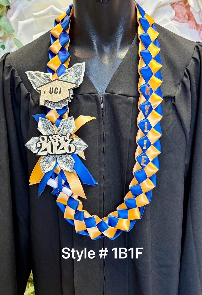 Collar de graduación de la clase de 2026 / nombre personalizado / colores de la escuela #095 Style# 1B1F