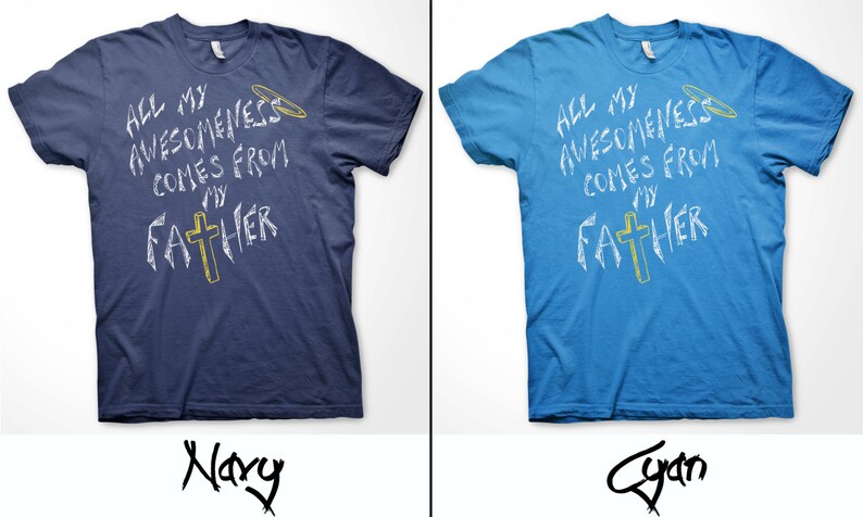 K&ouml;nnte beinhalten: Zwei T-Shirts mit dem gleichen Design, eines in Marineblau und eines in Cyan. Das Design zeigt ein wei&szlig;es Kreuz mit einem gelben Heiligenschein dar&uuml;ber und den Text "All my awesomeness comes from my Father" in Wei&szlig;.