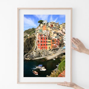 Village italien coloré - Riomaggiore Cinq Terres - Riviera italienne - Affiche photo Italie - Paysage maritime - Photographie de voyage