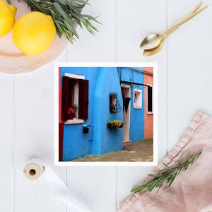 Maison bleue pots de fleurs cordes à linge - Photographie Burano Venise Italie - Ville bleue - Décor salle de lavage ou salle de bain