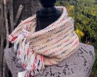 CANDY ring neck warmer in wool and lamé, hand woven, with knotted fringes.