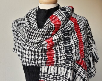 BLACK & WHITE stole, 90 wool and 10 cashmere, hand-woven. Unisex.