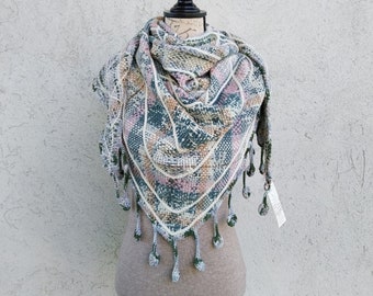 WINTER PASTEL hand-woven shawl in pure merino wool. Crochet fringes.