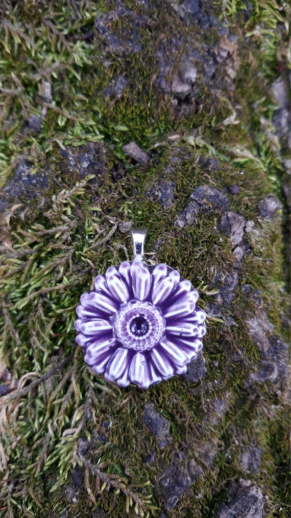 Gerber Daisy Necklace