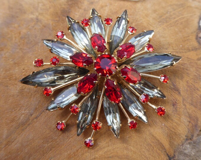 Vintage Brooch Costume Jewelry Dimensional Brooch Etsy