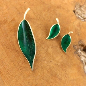 Broche y pendientes de clip de plata - MEKA - Dinamarca - Esmalte verde oscuro - Conjunto de joyería vintage - Verde y dorado