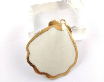 Shell Pendant - White and Gold - Vintage Jewelry - Beach and Ocean - Seashell - Clam - Goldtone