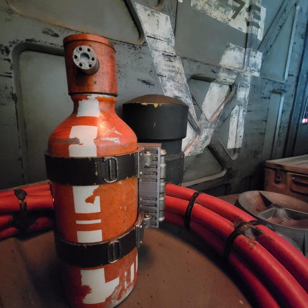 The Scrapper's Hydro Containment Unit (Water Bottle)- Star Wars Inspired