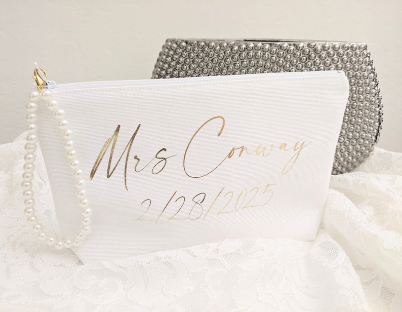 Mrs Makeup Bag, Pearl Bridal Wedding Bag, Bride Cosmetic Bag, Bride To Be Gift, Bride Gift, Bride Makeup Bag, Mrs Gift, Mrs Pearl Strap Bag