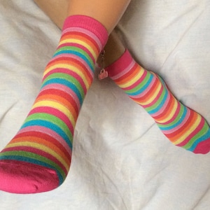 High Quality Cotton Socks with Heart Charms, Multicolor Stripes, Socks for Spring, Coloful Enamel Charm, Young Girls Fashion