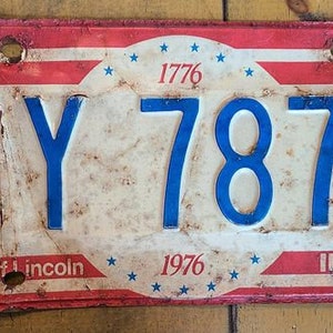 Vintage bicentennial 1976 Illinois License Plate
