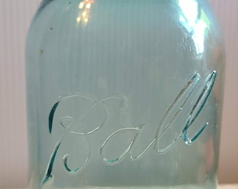 Vintage Antique Aqua Blue Ball Perfect Mason Quart Jar with Zinc Lid
