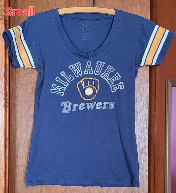 RememberWhenFarmWI Vintage Milwaukee Brewers Tshirt Shirt Size Small