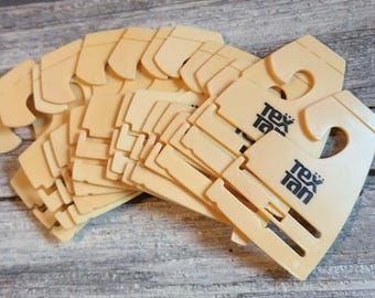 Set of 13 Vintage Plastic Tex Tan Hangers