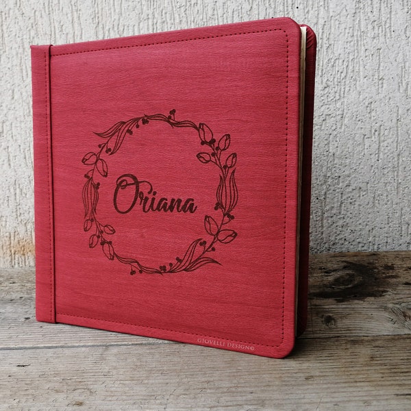 Scrapbook personnalisé pour l'obtention du diplôme avec une couronne de fleurs - Album photo en faux cuir rouge de style campagnard et rustique