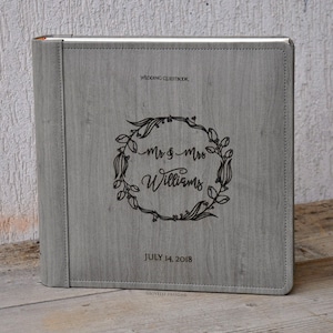 Guestbook da Matrimonio Personalizzabile con una Bellissima Ghirlanda - Album per Foto in Similpelle Effetto Legno Grigio