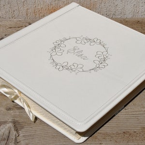 Álbum de recortes de cuero de grano superior personalizable: álbum de bodas cuadrado blanco con una hermosa corona