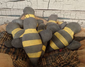 Primitive Bowl Filler - Bee